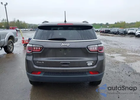 2018 Jeep Compass Latitude 4X4 из США, поврежденный, VIN 3C4NJDBB5JT112368